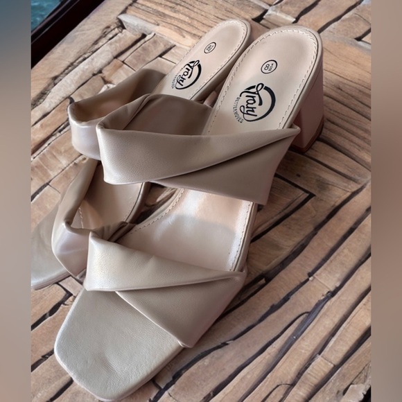 NEW Women's Sandals, Square Toe, 2inch Chunky Block Heels Tan Size 8.5 - Picture 9 of 15